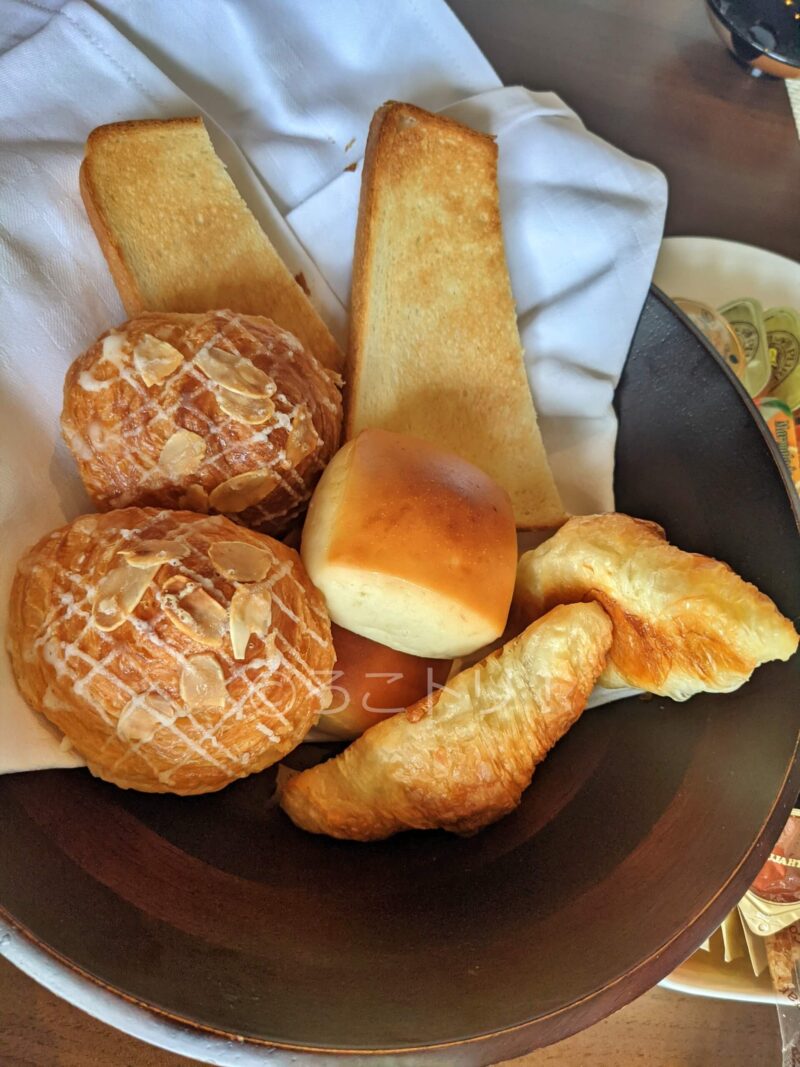 日本平ホテル　朝食　パン